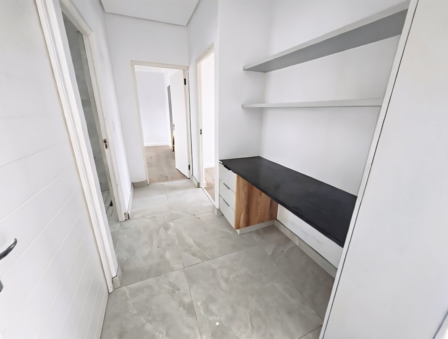 To Let 4 Bedroom Property for Rent in Sandown Western Cape